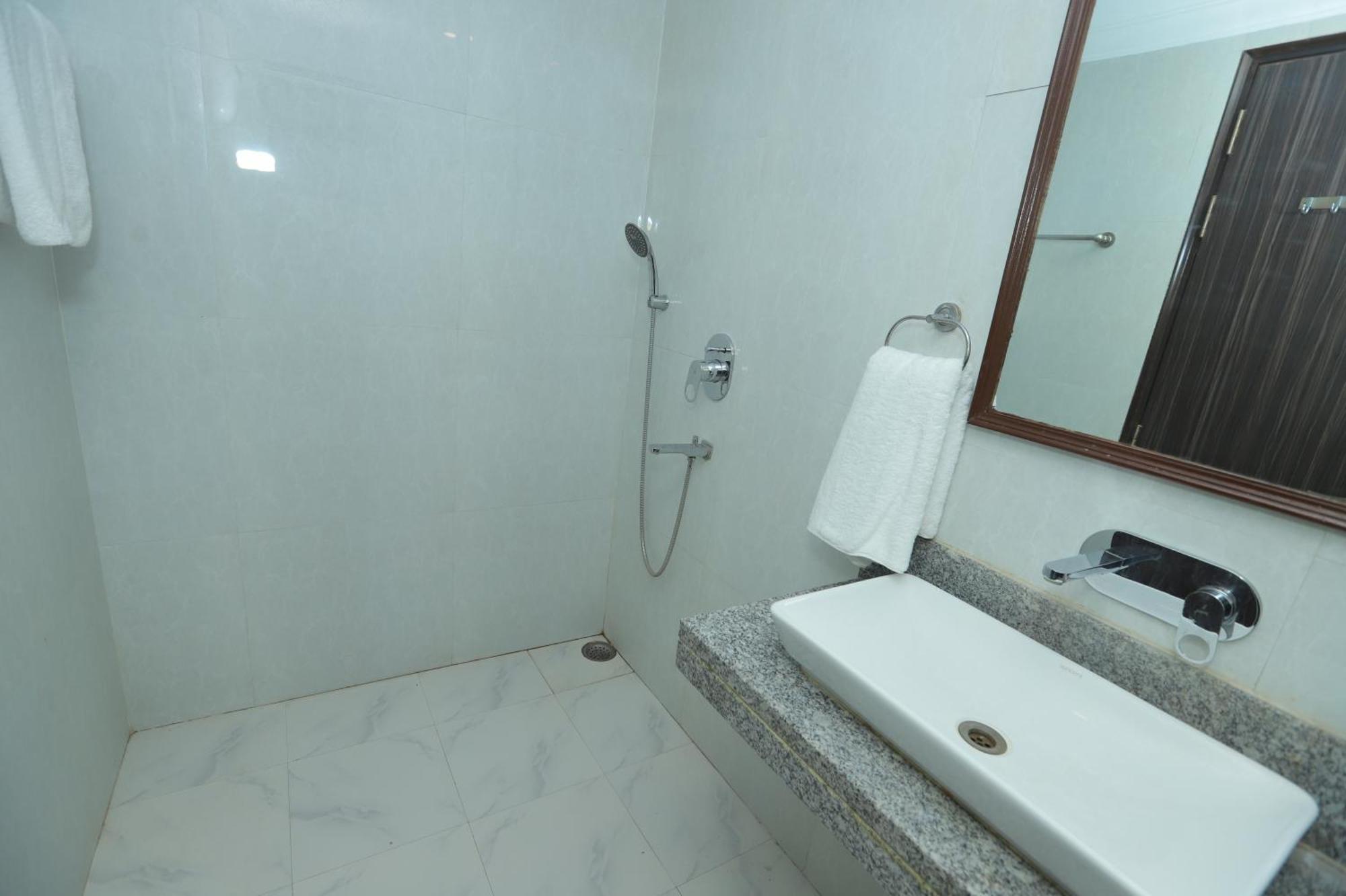 The Almora Residency - Complimentary Airport Trasnfer Hotel New Delhi Exterior photo