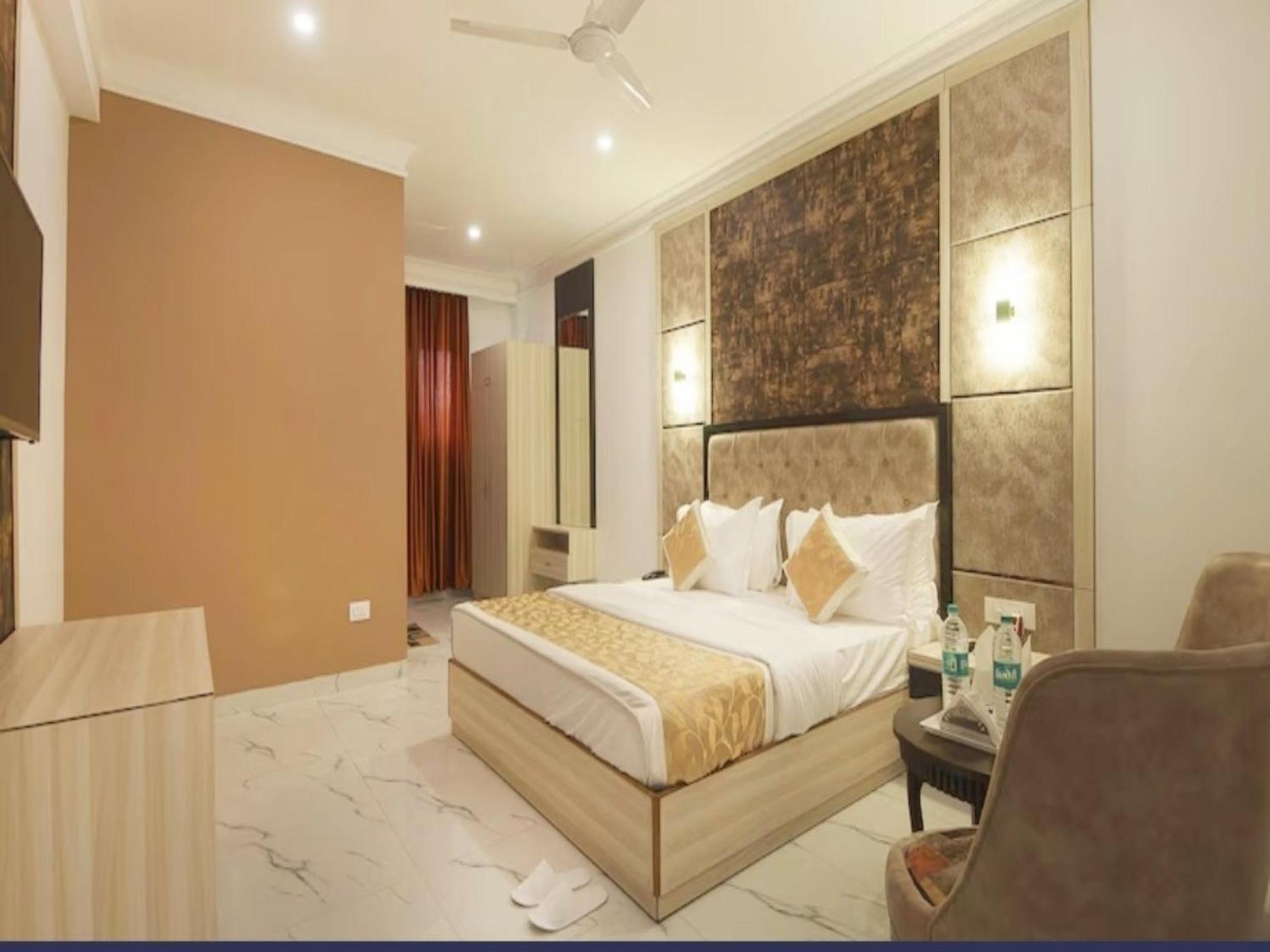 The Almora Residency - Complimentary Airport Trasnfer Hotel New Delhi Exterior photo