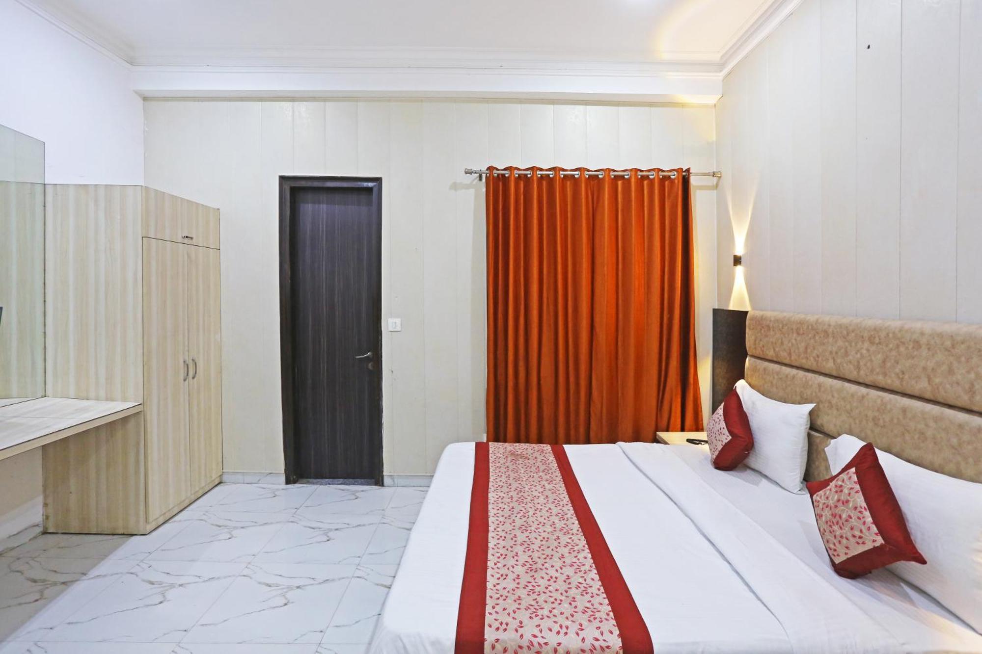 The Almora Residency - Complimentary Airport Trasnfer Hotel New Delhi Exterior photo