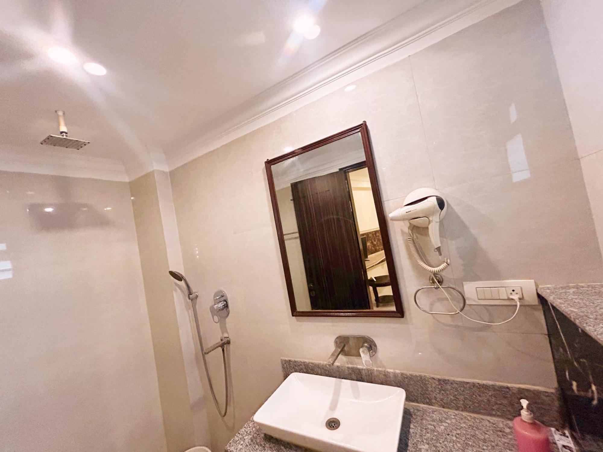 The Almora Residency - Complimentary Airport Trasnfer Hotel New Delhi Exterior photo