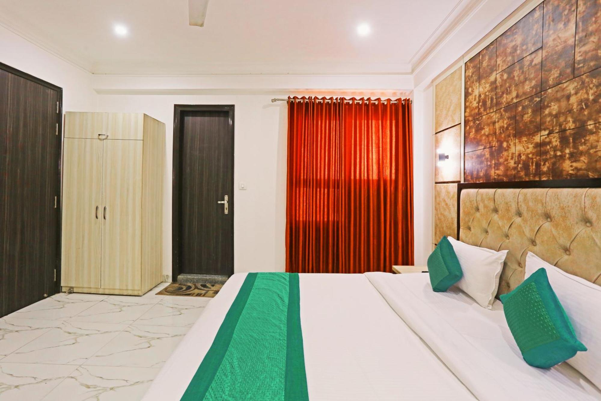 The Almora Residency - Complimentary Airport Trasnfer Hotel New Delhi Exterior photo