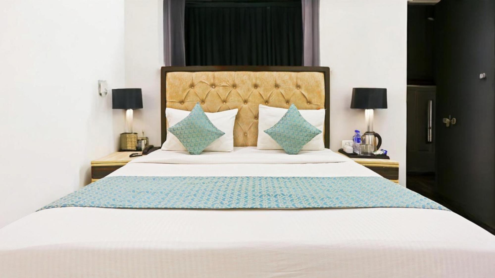 The Almora Residency - Complimentary Airport Trasnfer Hotel New Delhi Exterior photo