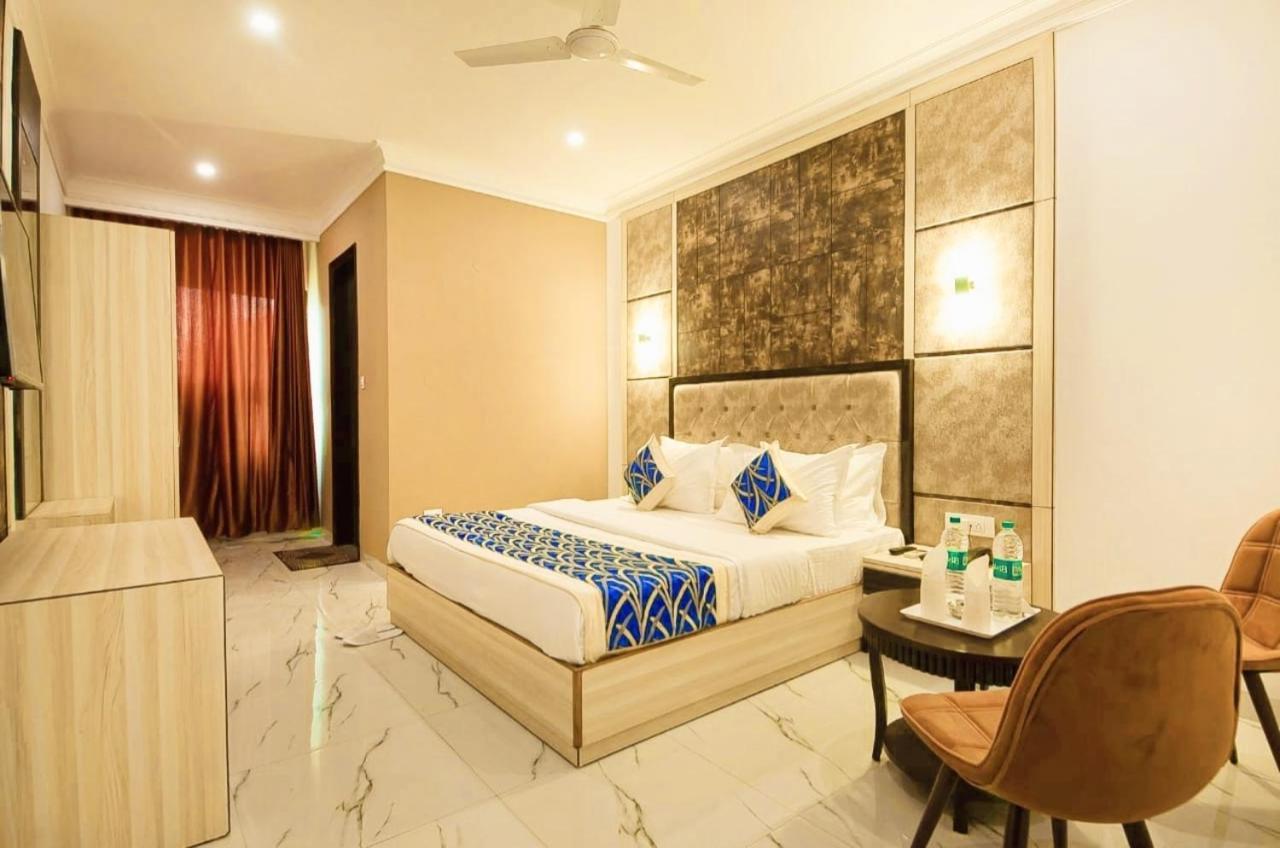 The Almora Residency - Complimentary Airport Trasnfer Hotel New Delhi Exterior photo