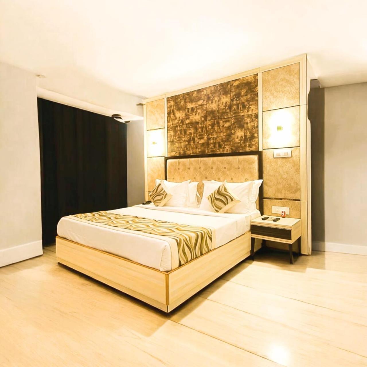 The Almora Residency - Complimentary Airport Trasnfer Hotel New Delhi Exterior photo